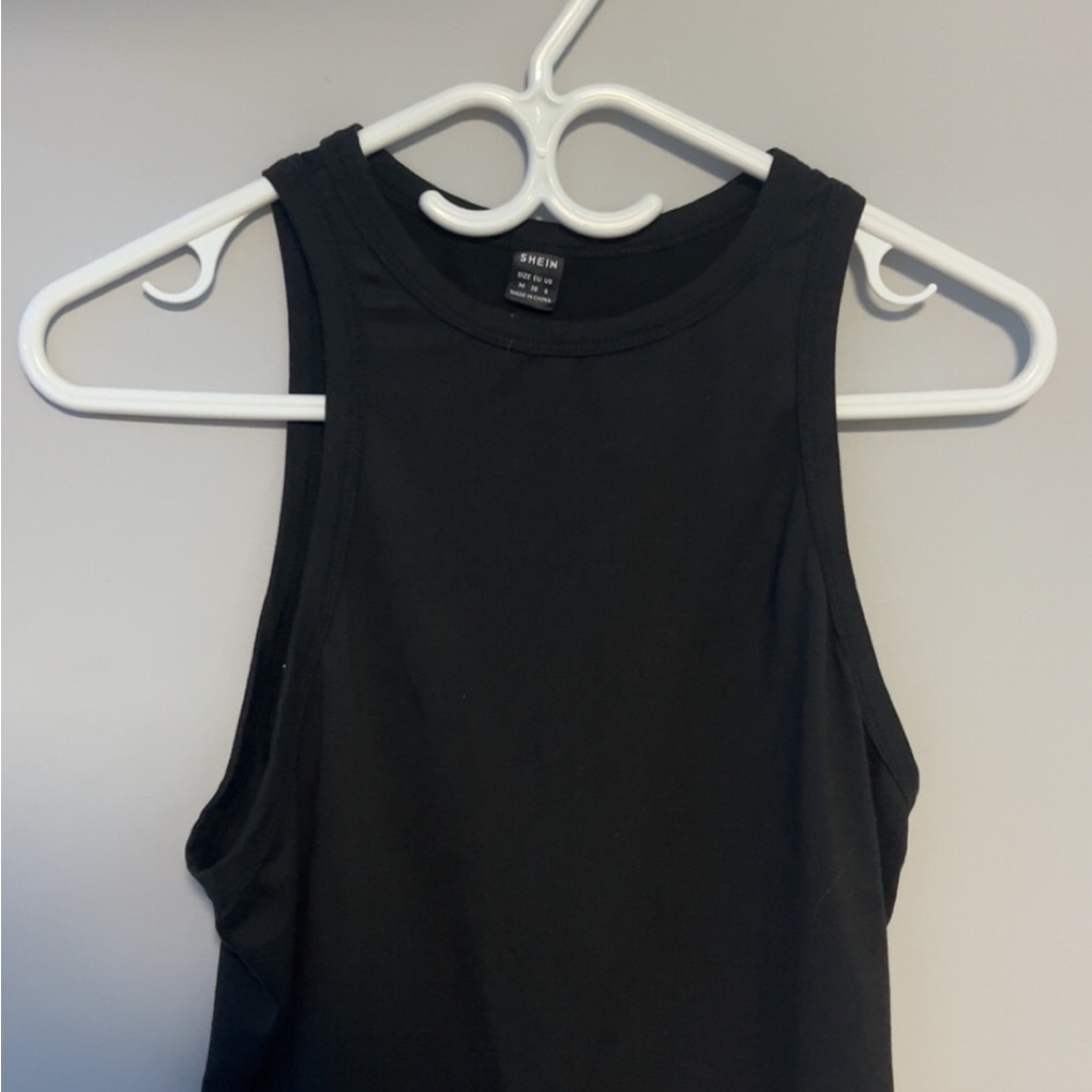 SHEIN 4pcs Pack Crew Neck Tank Tops - Picture 5 of 10